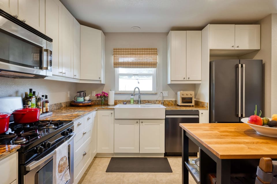 House | 4 bedrooms, desk, Internet
