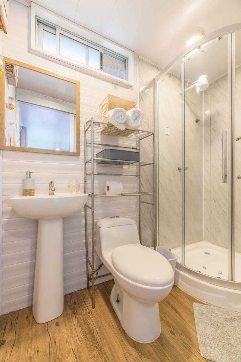 Panoramic Quadruple Room, Balcony, Mountain View | Bathroom