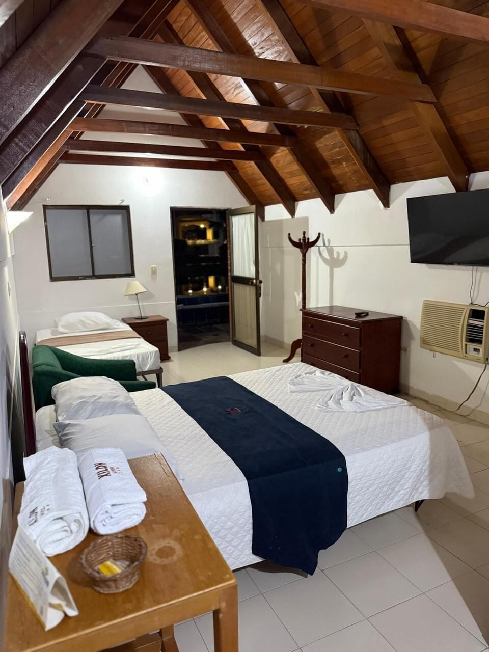 Family Cabin, Multiple Beds, Air conditioning | Laptop workspace, soundproofing, free WiFi