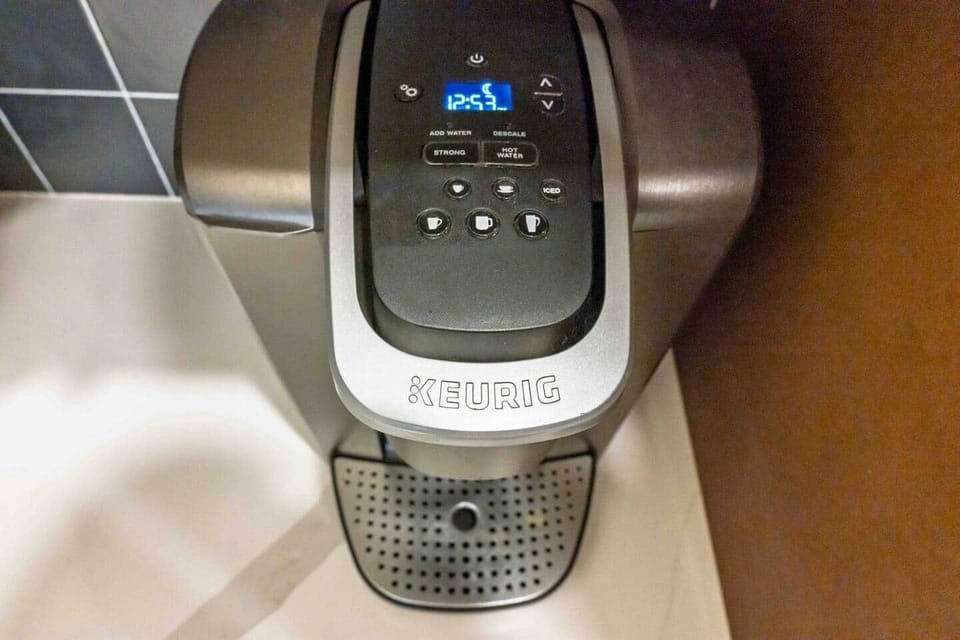 Start your mornings right with the convenience of a Keurig machine and a starter supply of coffee pods, creamers, sugar, and Sucralose provided.