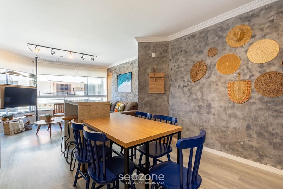 Basic Apartment | Dining