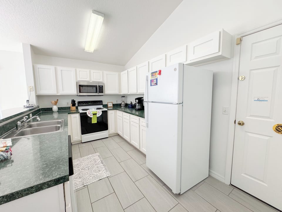 Fully equipped kitchen