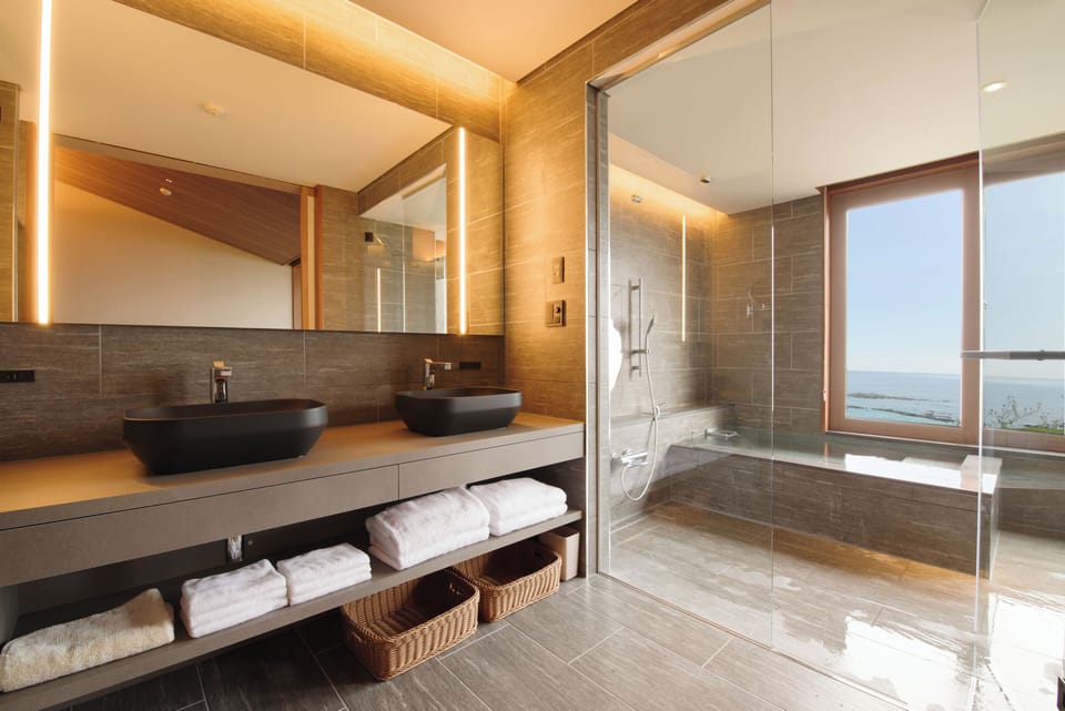 Deluxe Suite, Ocean View | Bathroom | Separate tub and shower, free toiletries, hair dryer, slippers