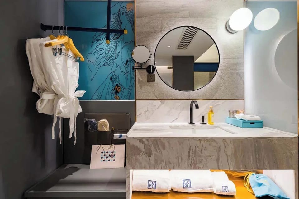 Shower, rainfall showerhead, free toiletries, hair dryer
