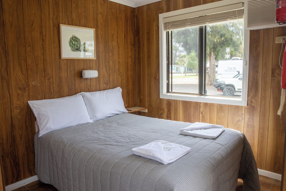 Standard Cabin with Ensuite | Free WiFi, bed sheets