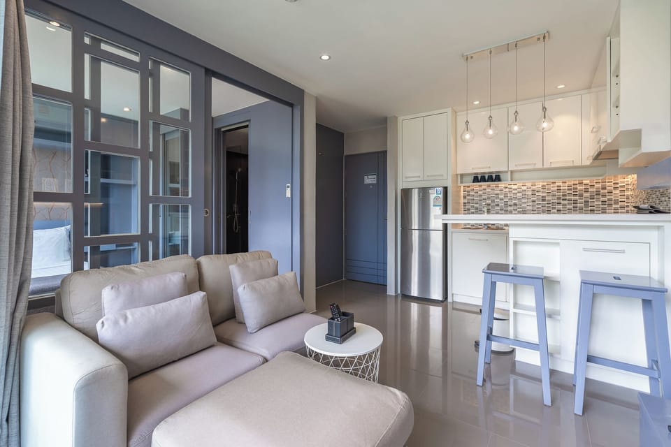 Apartment, Balcony | Living area
