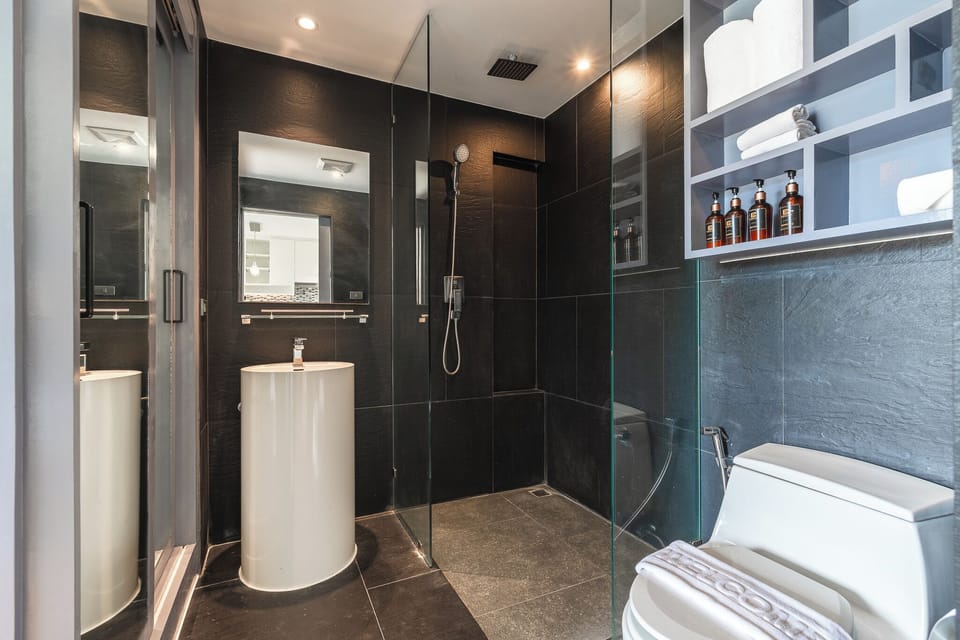 Apartment, Balcony | Bathroom