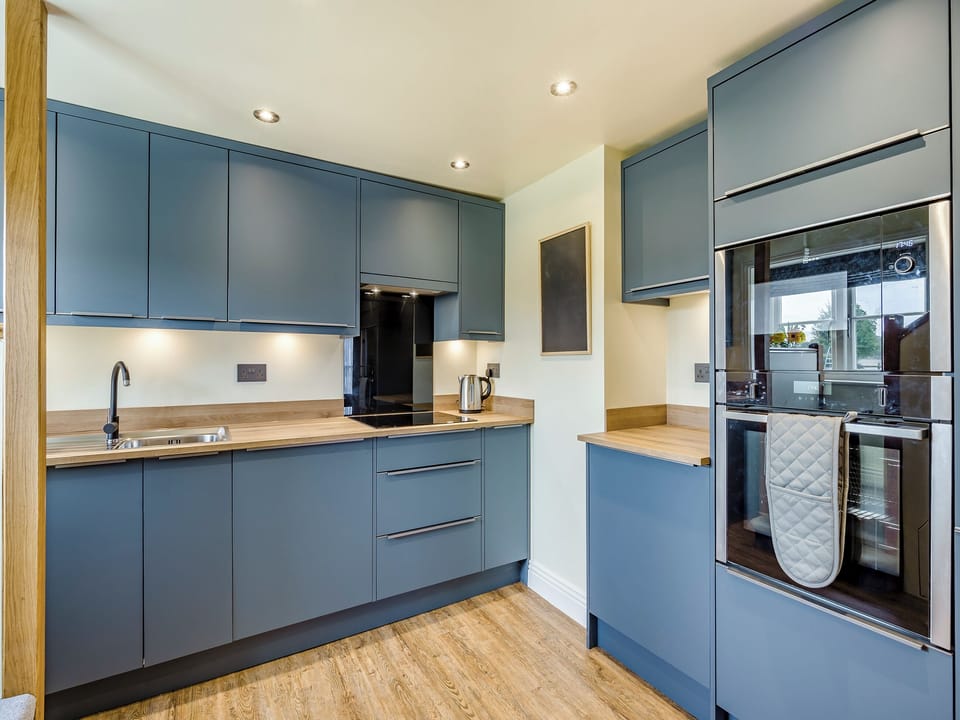 Kitchen | Oak Tree Cottage, Kirby Le Soken