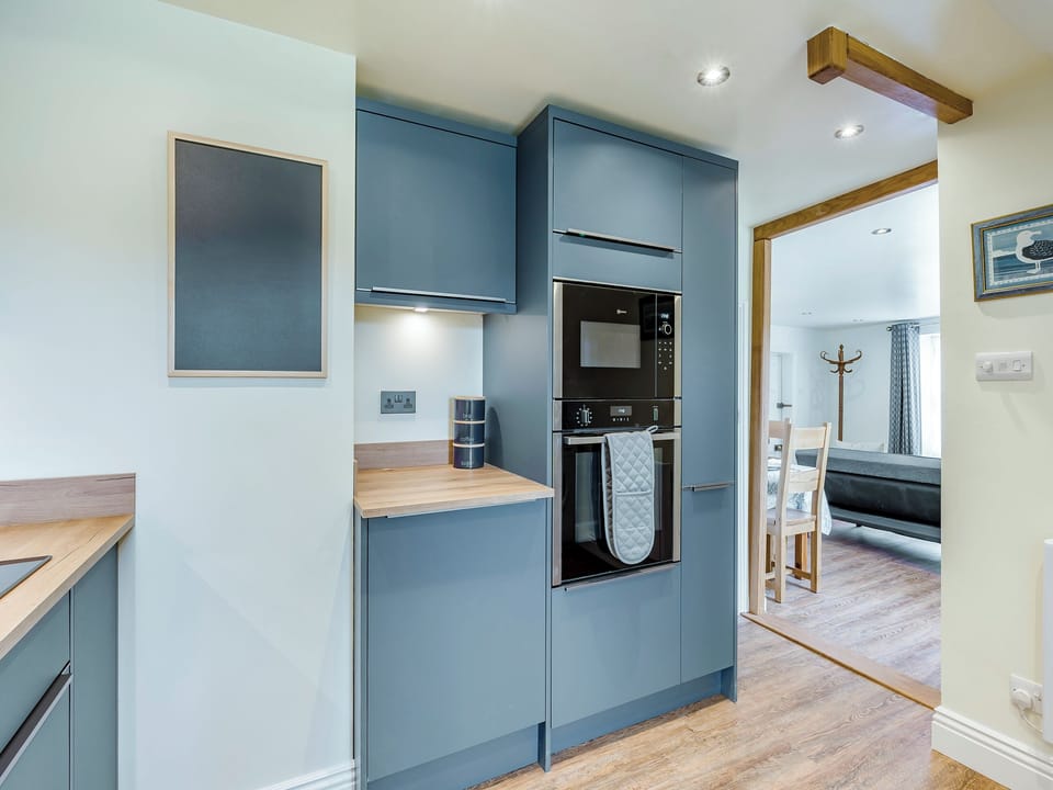 Kitchen | Oak Tree Cottage, Kirby Le Soken