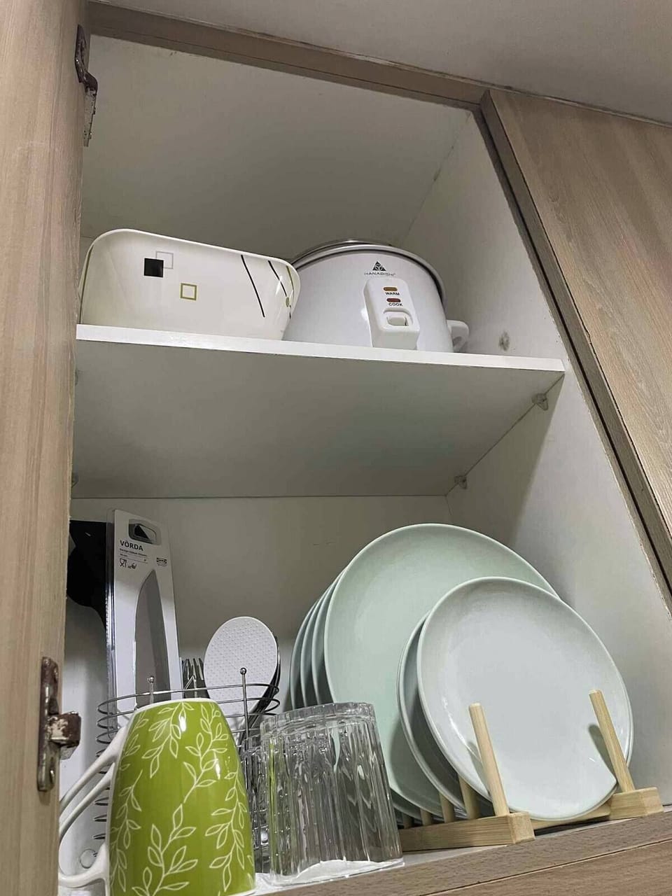 Cooking and eating utensils are available in the kitchen