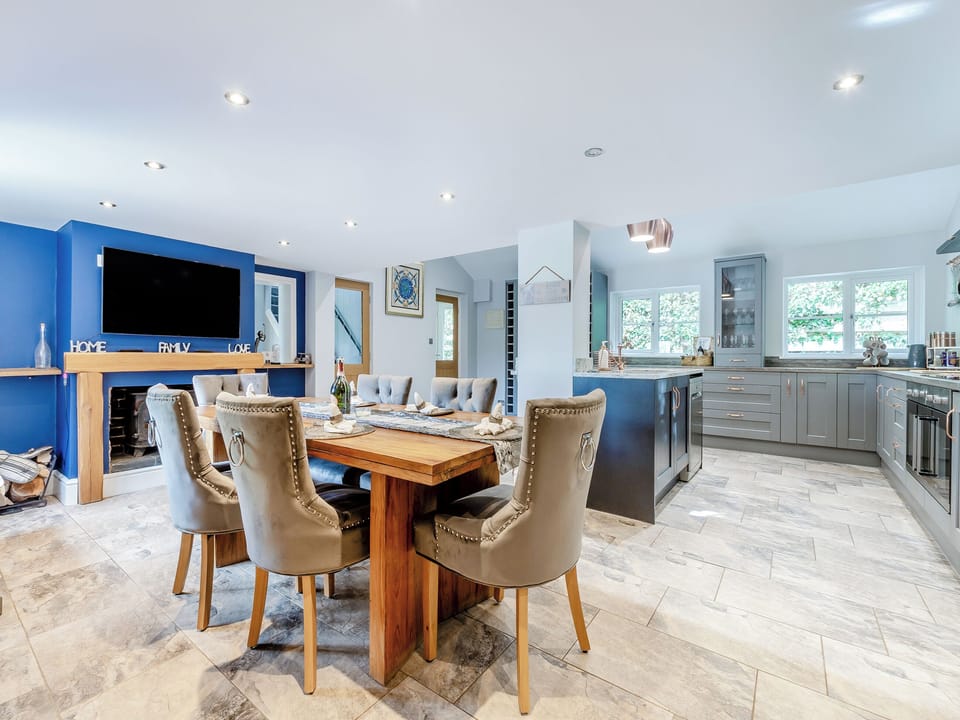 Dining Area | Lovetts Bridge Cottage, Atherstone