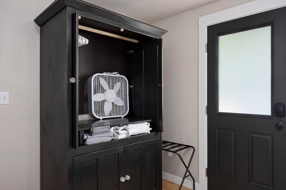 #StayinMyDistrict Twin Falls  KING BEDROOM