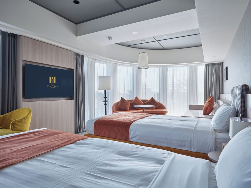 River View Suite, Non Smoking | In-room safe, free WiFi, bed sheets