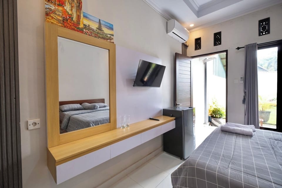 Deluxe Room | Desk