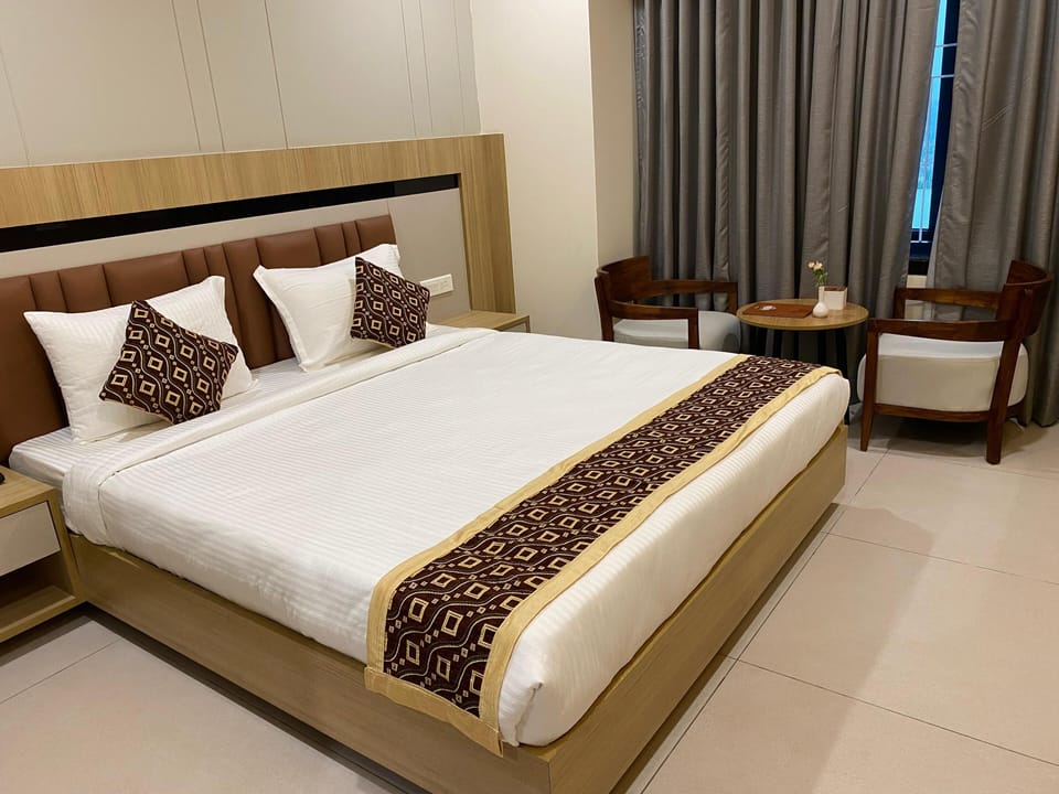 Double or Twin Room | In-room safe, desk, laptop workspace, free WiFi