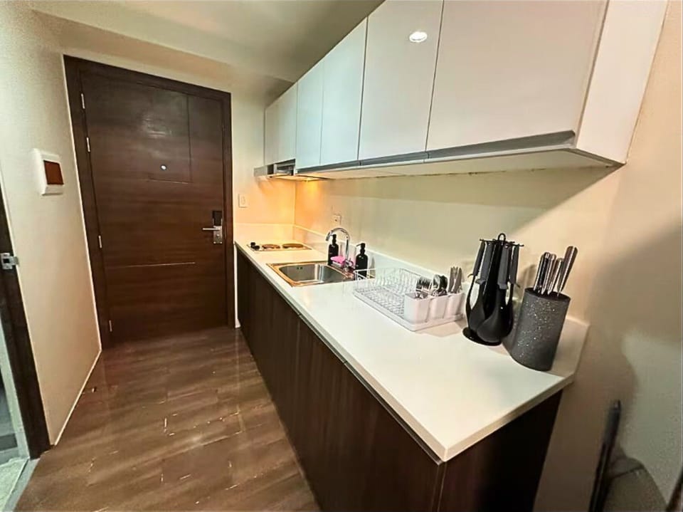 Suite, Balcony, Pool View | Private kitchen