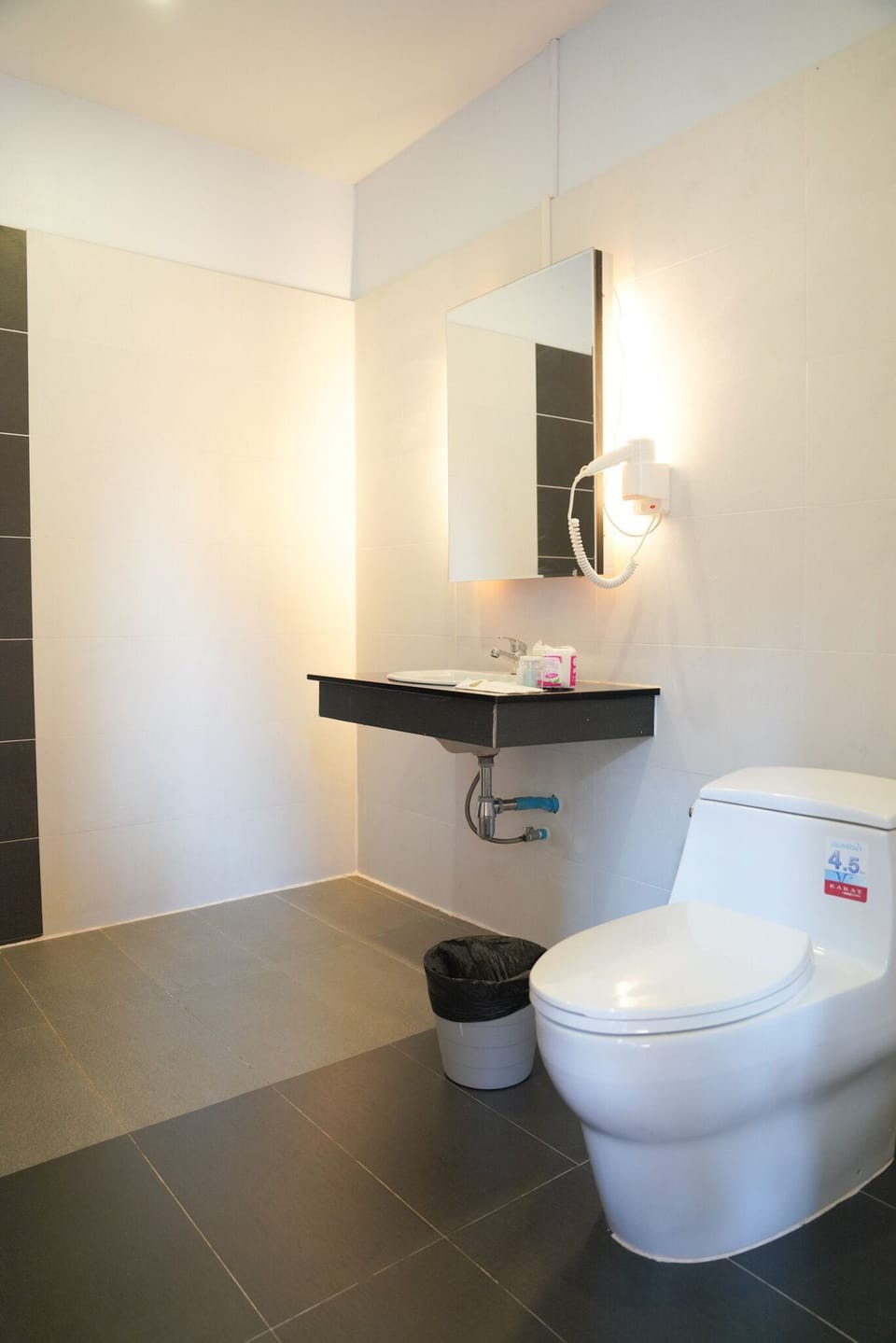 Economy Double Room | Bathroom | Shower, hair dryer, towels, soap
