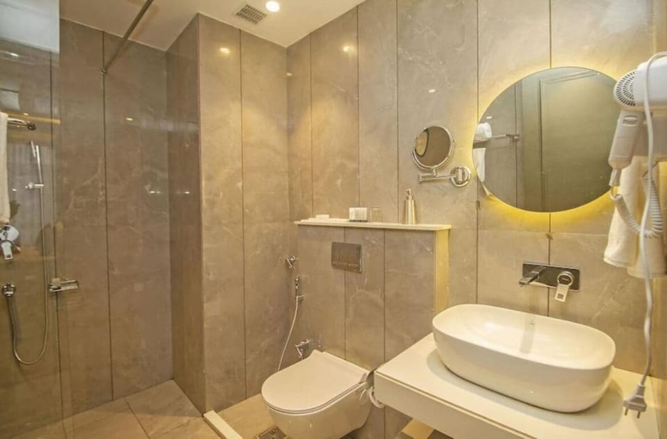 Shower, towels, soap, shampoo