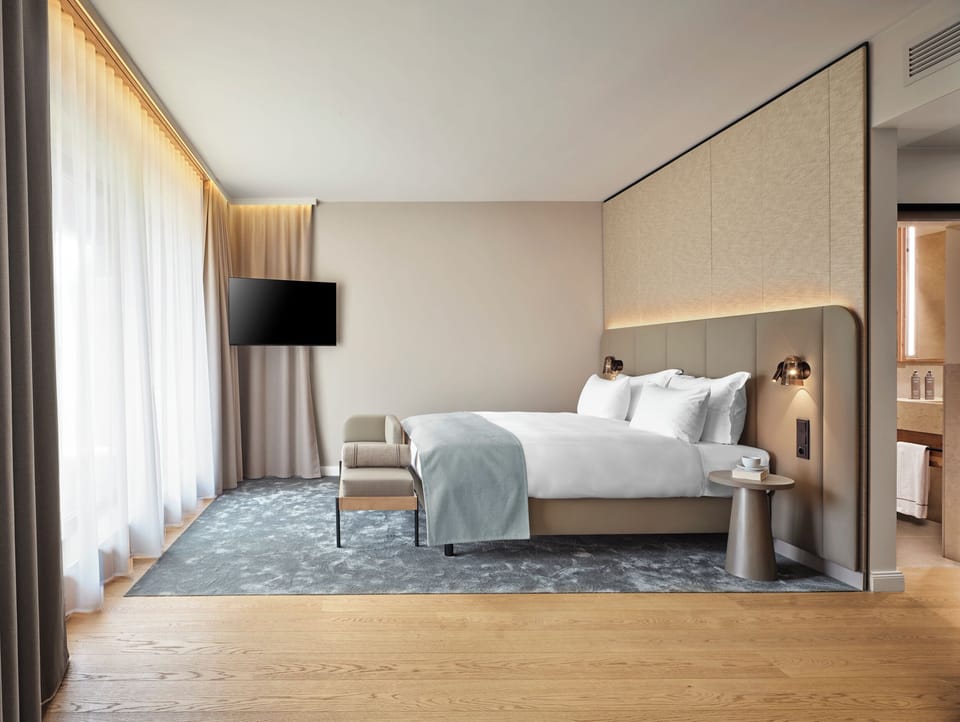 Premium bedding, minibar, iron/ironing board, WiFi (free)