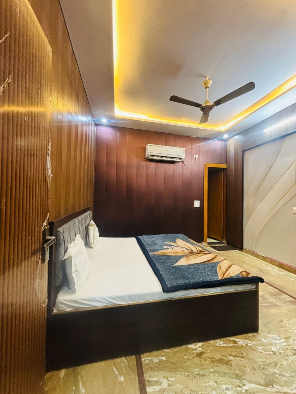 Superior Room | Desk, rollaway beds, free WiFi, bed sheets