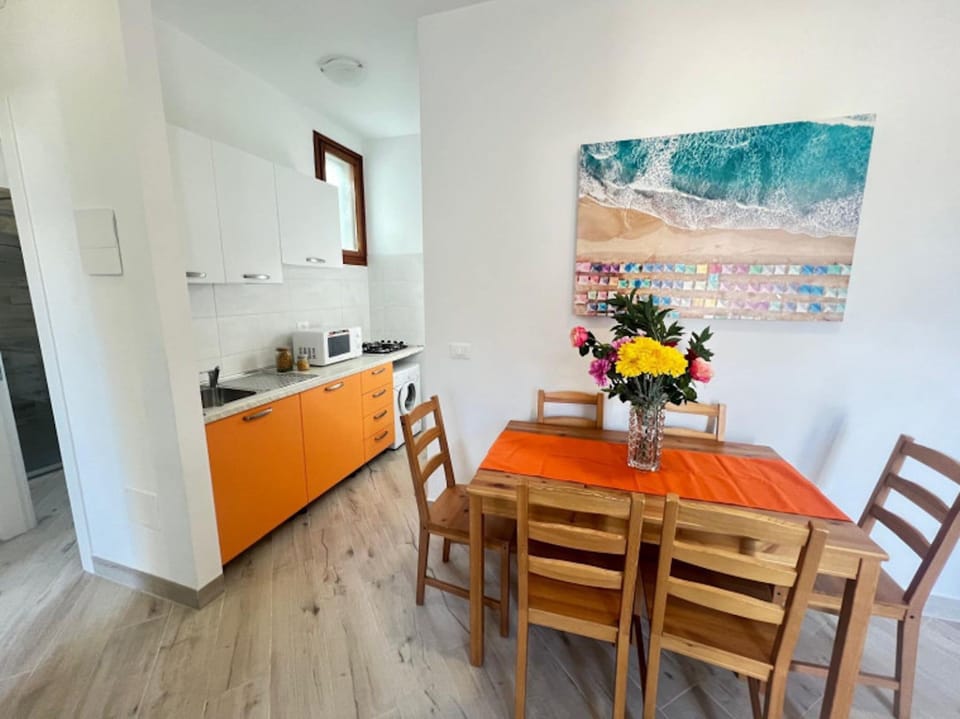 Apartment, 2 Bedrooms, Patio, Garden View | Dining room