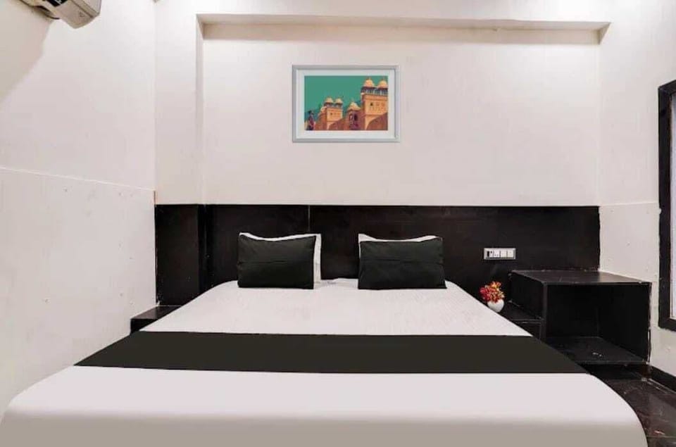 Deluxe Double Room, City View | In-room safe, desk, soundproofing, iron/ironing board