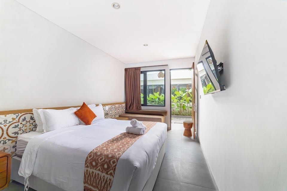 Deluxe Suite, Garden View | Soundproofing, free WiFi, bed sheets