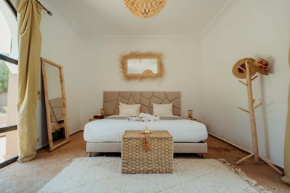 Superior Double Room | In-room safe, WiFi (free)
