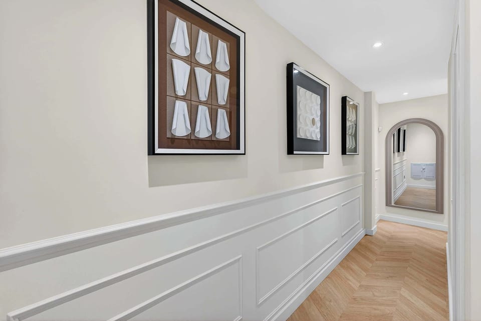 Geometric Framed Artwork – Contemporary Design with Bold Accents