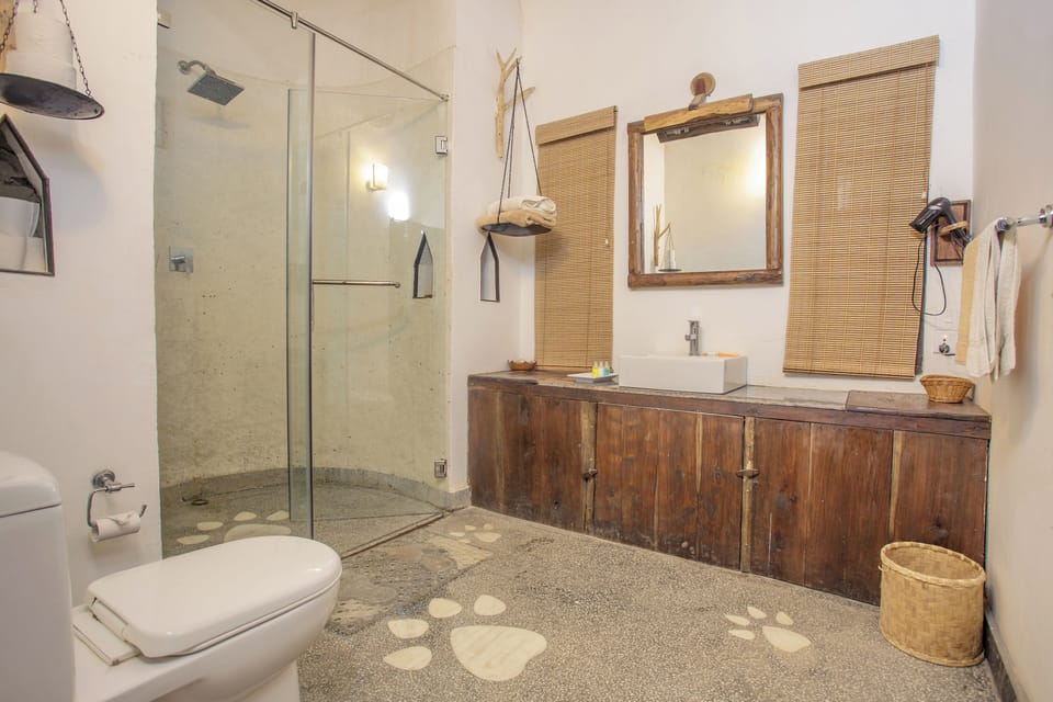 Deluxe Double or Twin Room, Balcony, Garden View | Bathroom | Shower, slippers, towels