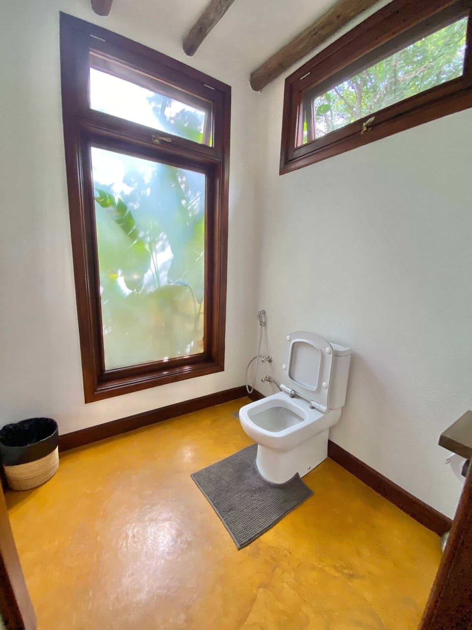 Deluxe Room | Bathroom | Bathtub, designer toiletries, towels, soap