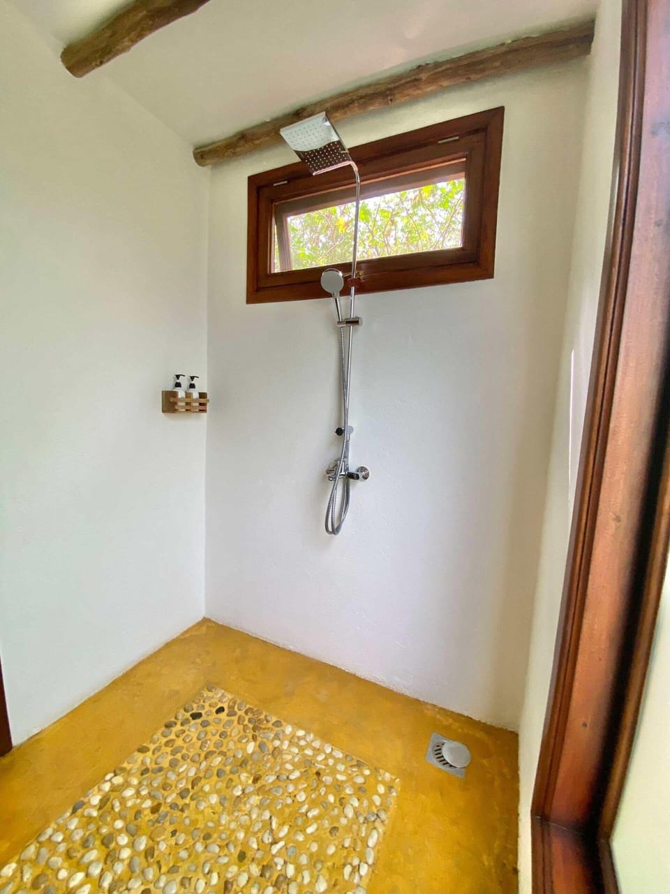 Deluxe Room | Bathroom | Bathtub, designer toiletries, towels, soap