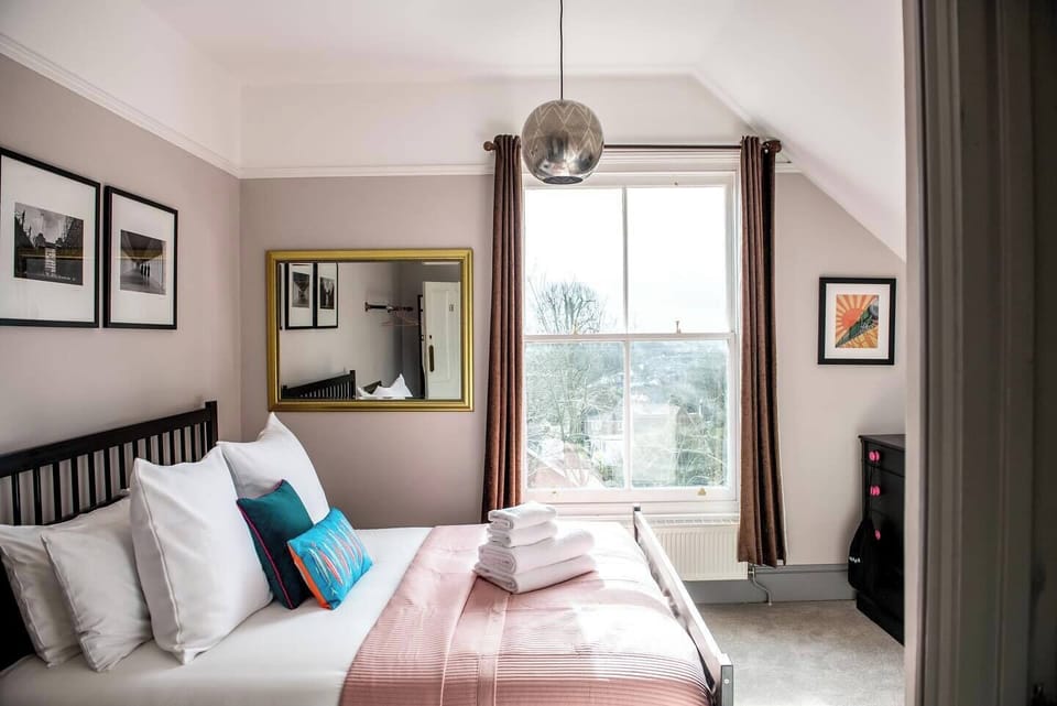Deluxe Double Room | Individually furnished, iron/ironing board, free WiFi, bed sheets