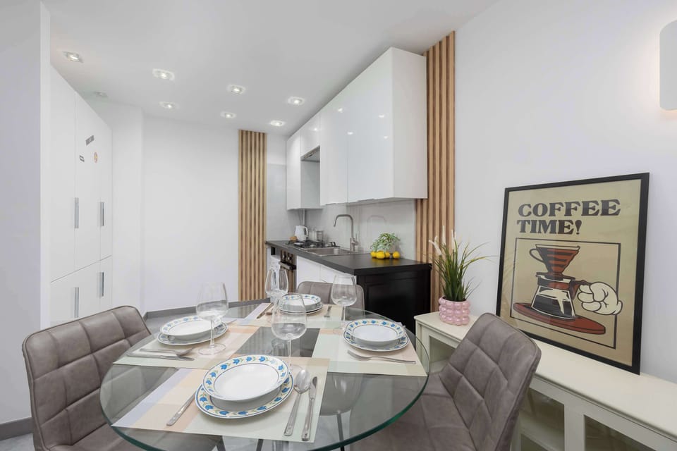 Kitchenette with plenty of kitchen utensils and dishes.