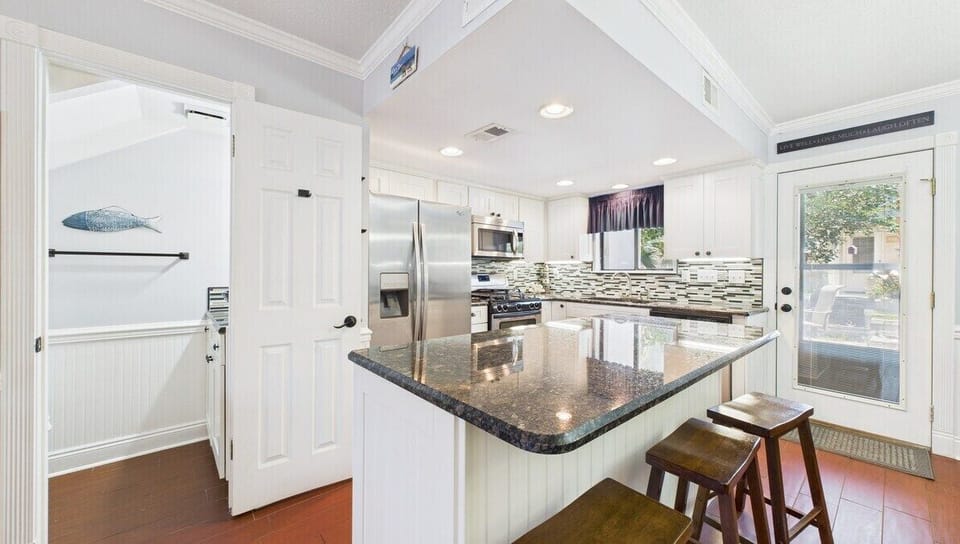 Full kitchen with island
