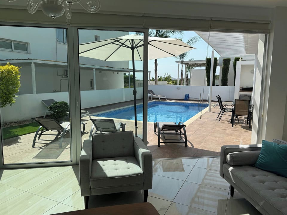 Poolview from living room