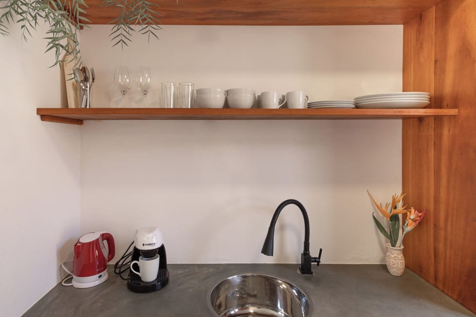 Coffee/tea maker, electric kettle