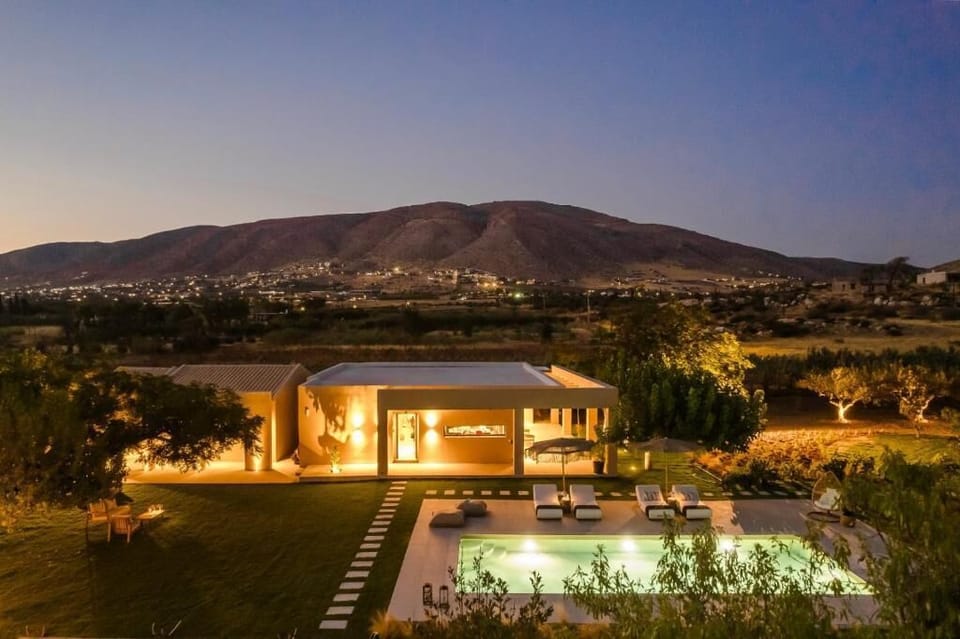 Luxury 4Bedroom Villa with Pool | Terrace/patio