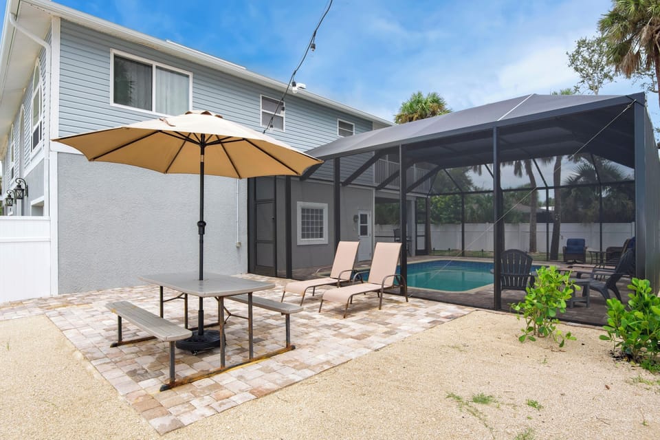 Lounge and picnic area