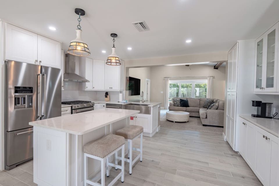 Open Concept allows you to cook and entertain.