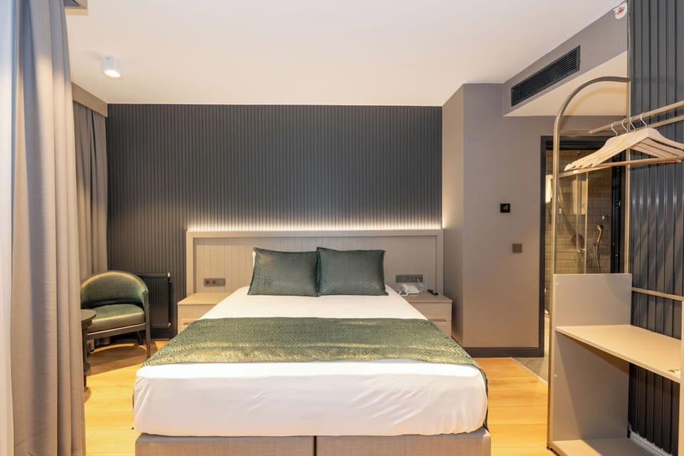 Deluxe Double Room, 1 Bedroom, Non Smoking, City View | Desk, WiFi (free)