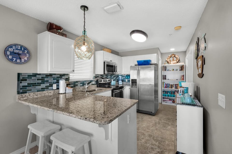Condo, Multiple Beds (Gulf Island 314) | Private kitchen | Oven, toaster