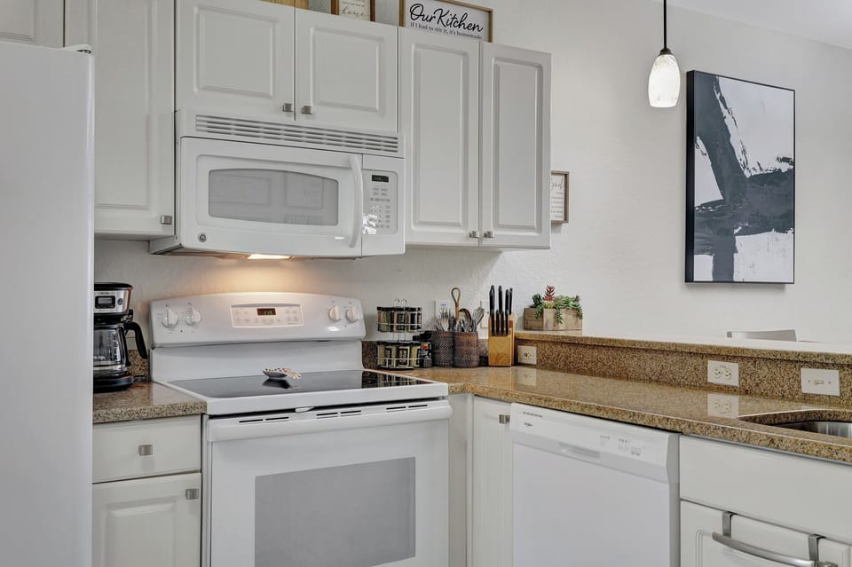 Kitchen Microwave and Oven Range