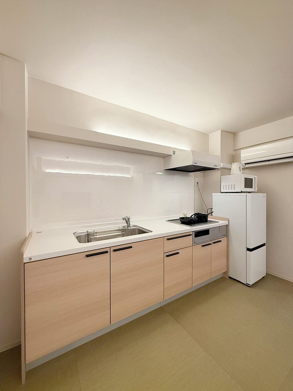 Japanese-style Apartment | Private kitchen | Electric kettle
