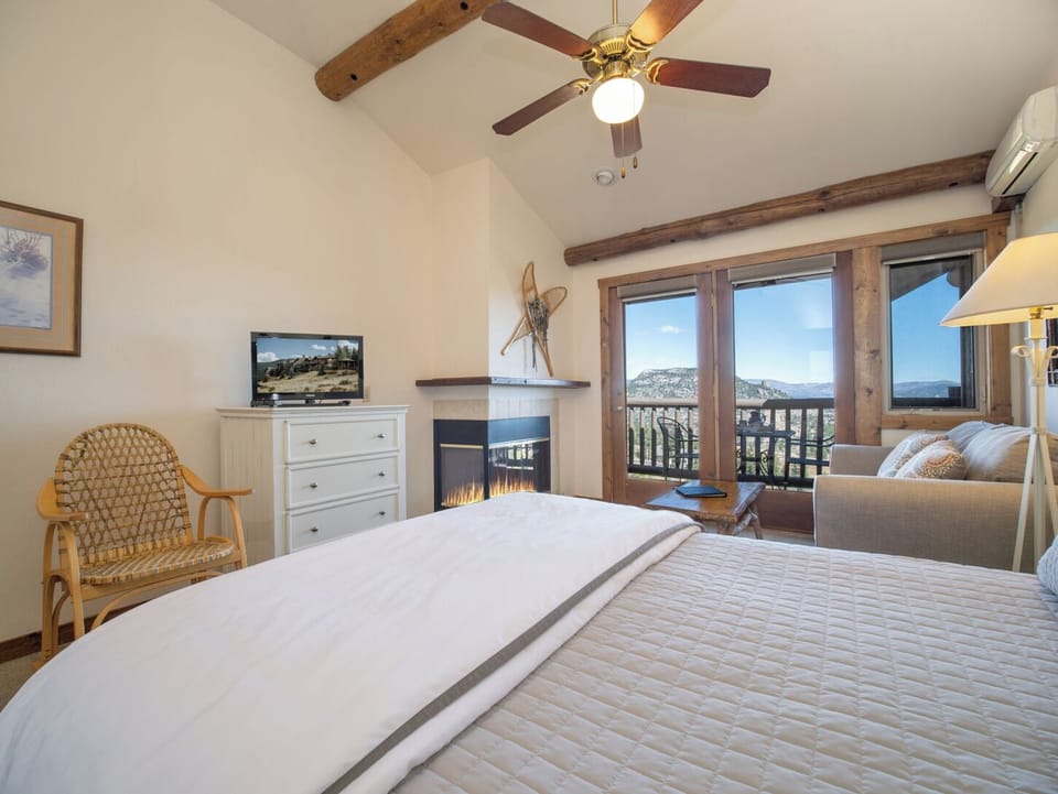 Snowshoe | Egyptian cotton sheets, premium bedding, individually decorated