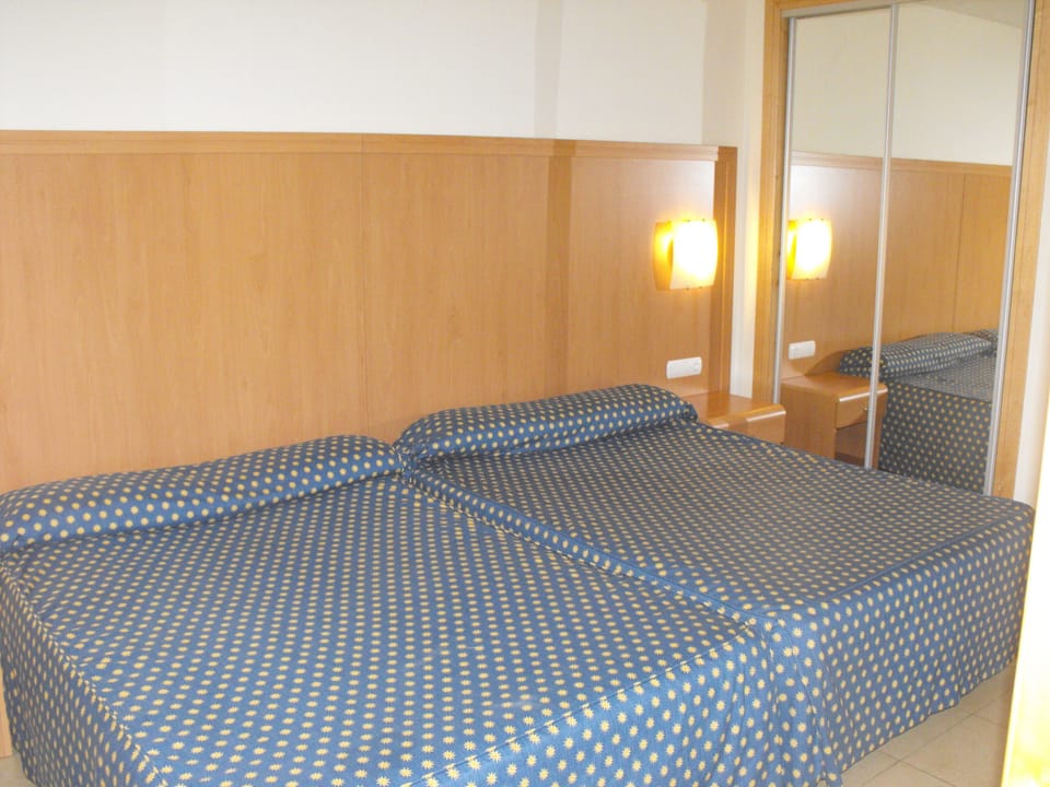 In-room safe, blackout drapes, cribs (surcharge), WiFi (free)