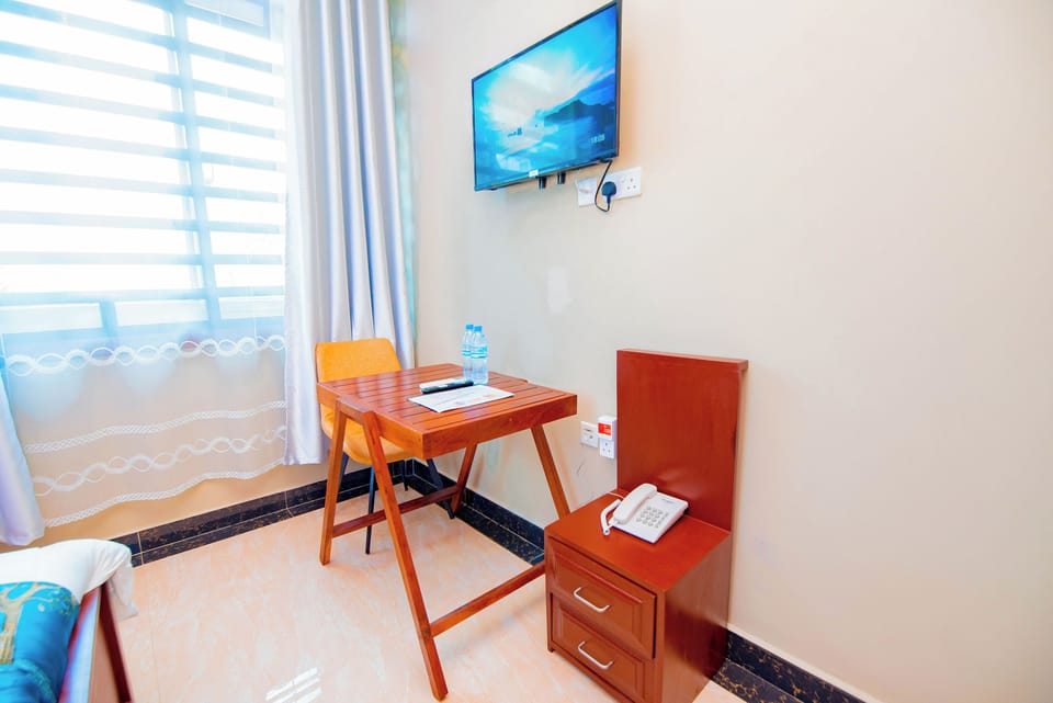 Standard Double Room | Desk, laptop workspace, free WiFi