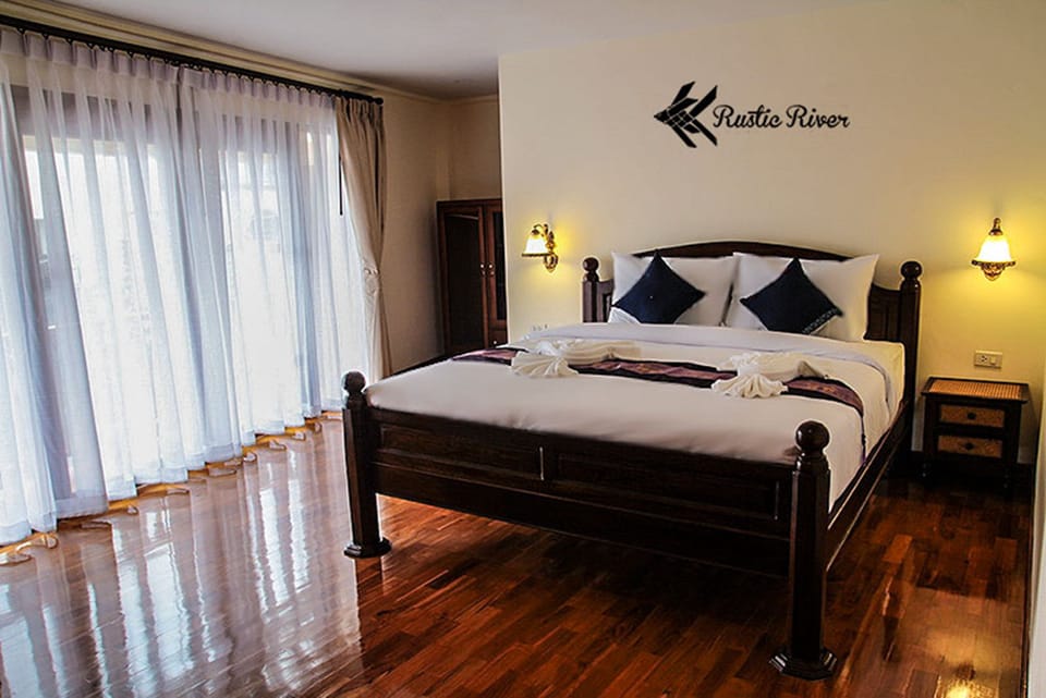 Deluxe Room | In-room safe, desk, blackout drapes, rollaway beds