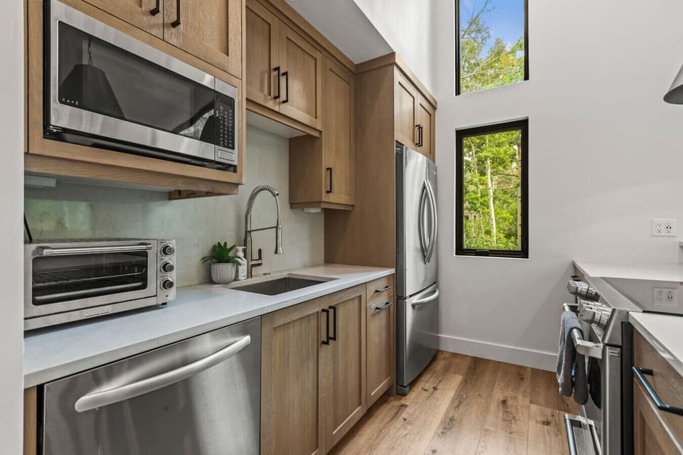 Enjoy the modern chefs kitchen and custom round table for 7