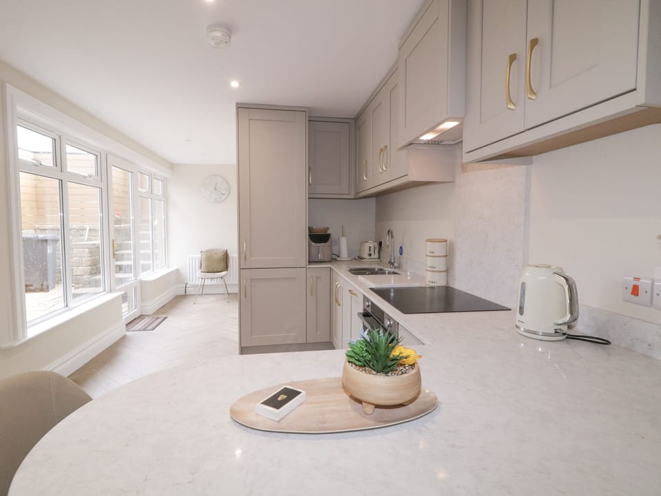 Cookware/dishes/utensils